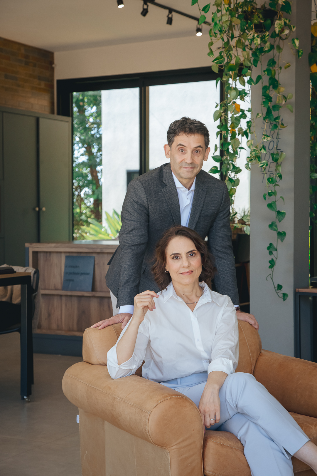 Sandra Caselato e Yuri Haasz no espaço da Sinergia Comunicativa